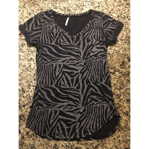 Rue21 Tops - Rue 21 Zebra Print Tshirt Size XL - MAKE OFFER 🙂